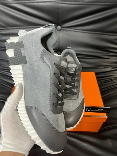 Bouncing sneaker 003