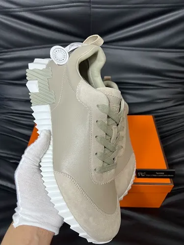 Bouncing sneaker 004