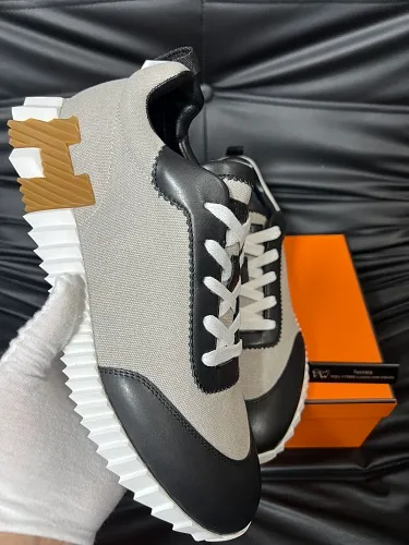 Bouncing sneaker 006