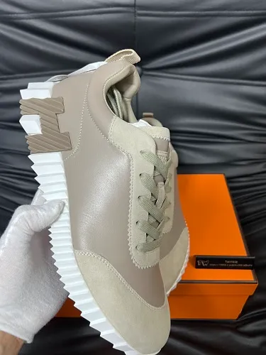 Bouncing sneaker 007